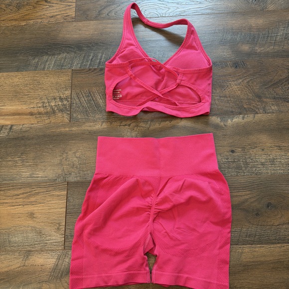Matching activewear workout set butt shaping biker shorts + sports bra pink - Picture 3 of 6